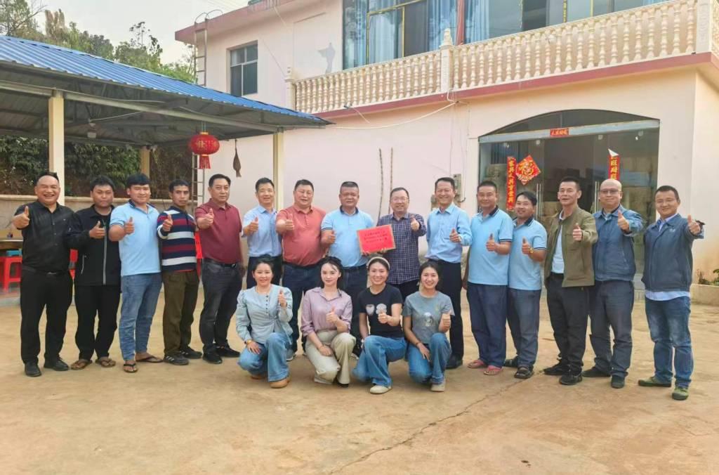 整体合影.jpg 整体合影.jpg